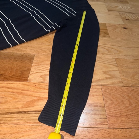 DKNY | Mens Navy Sweaters with White Accent strips Size XL 100% Cotton - Picture 10 of 12